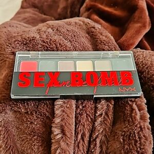 Nyx see bomb eyeshadow palette